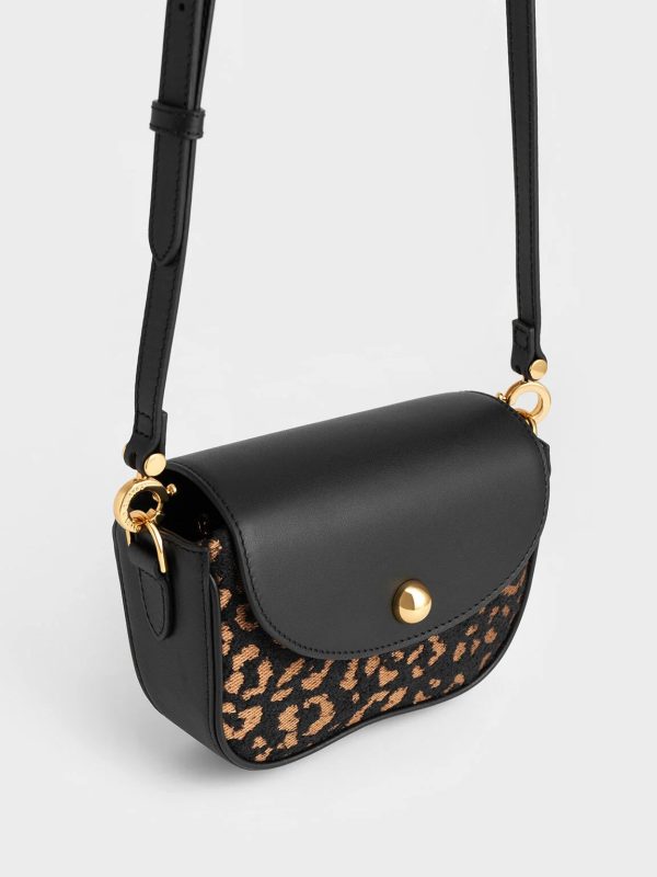 HDFsUGQlDSEOIXYJ.jpg Beaded Metallic Handle Sculptural Bag – Animal Print Black